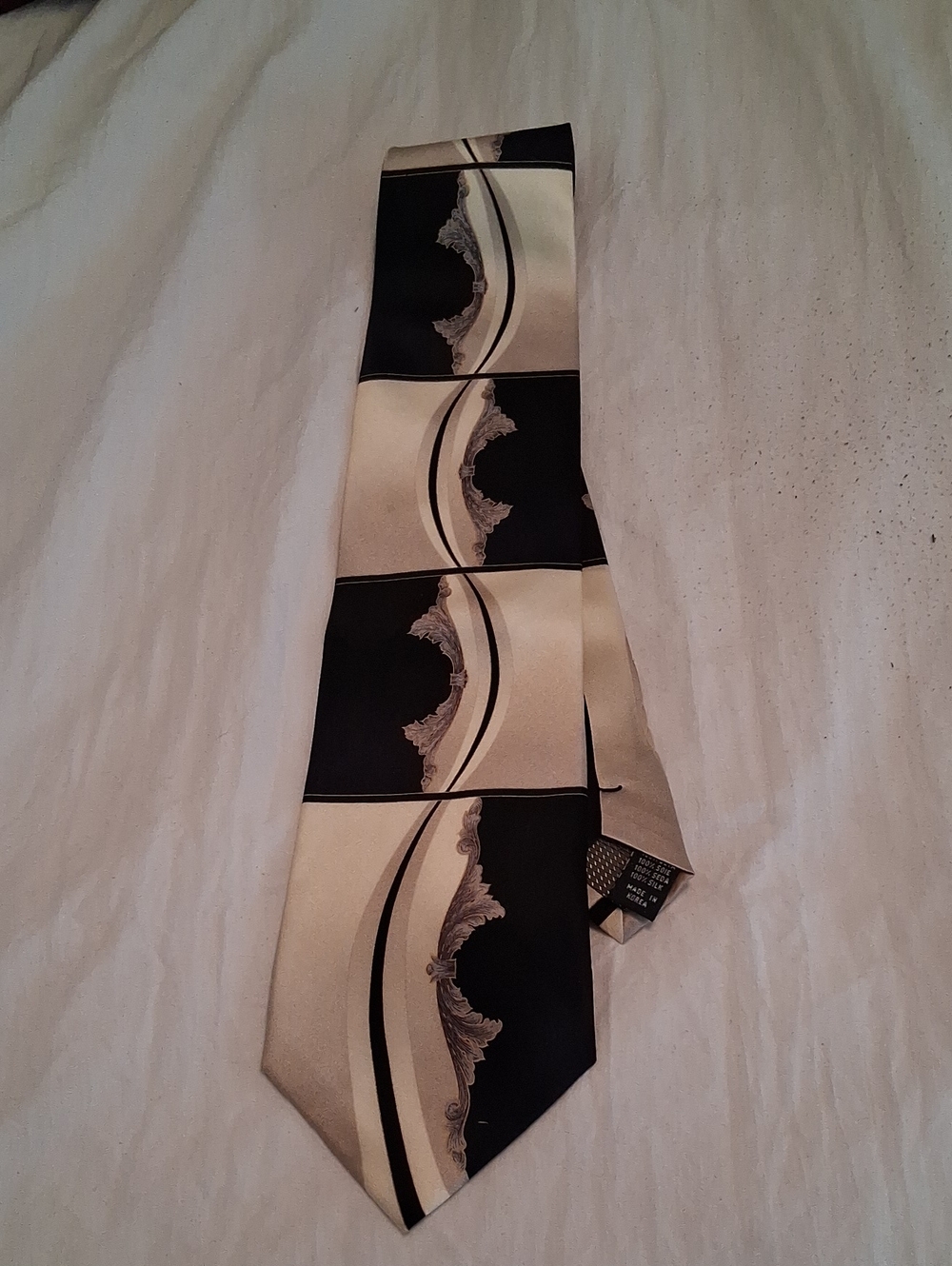 Vintage DiMoggio Classic Black and Champagne Patterned Men's Tie. Elegant